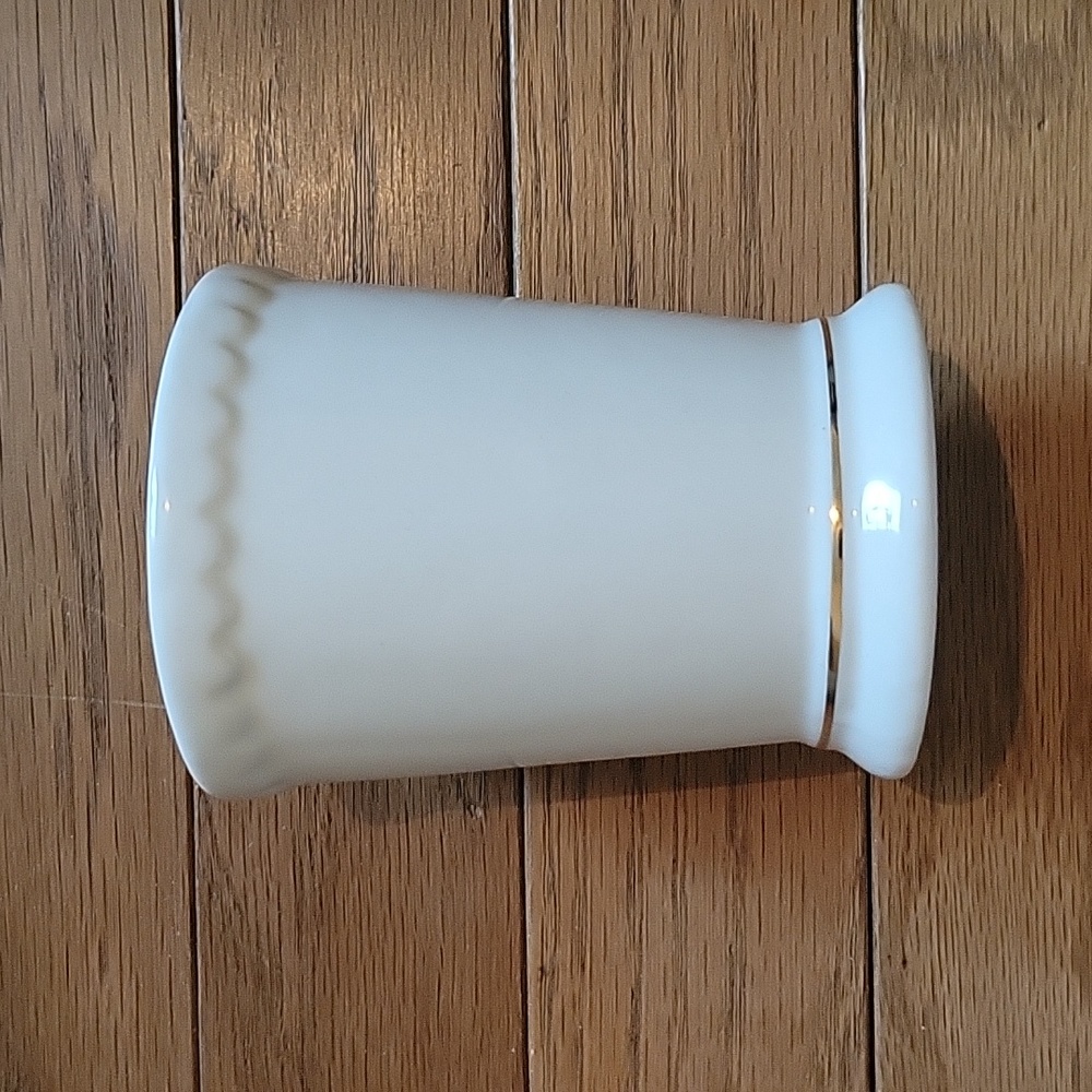 Toothbrush holder - Picture 2 of 3